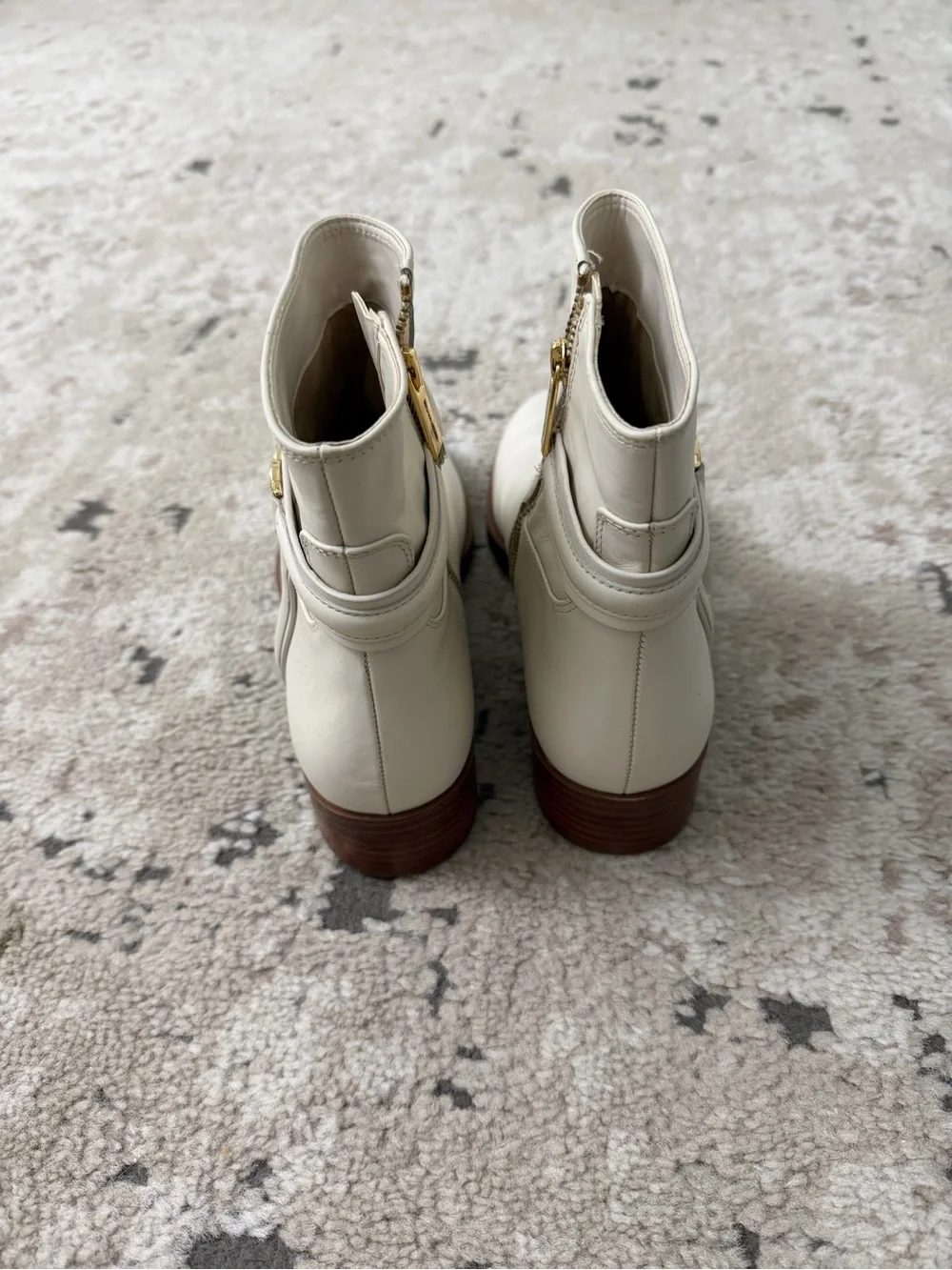 Michael Kors Mindy Leather Boots in Ivory Size 9